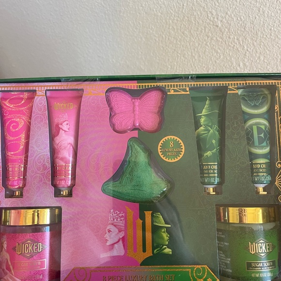 Wicked Luxury Bath Collection 8 Piece Set - Picture 2 of 5